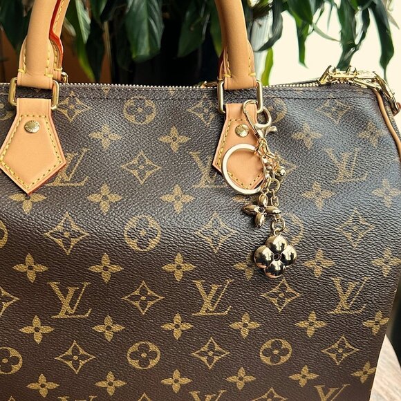 GOLD CLOVER Bag Charm Gold Tone - Picture 3 of 9